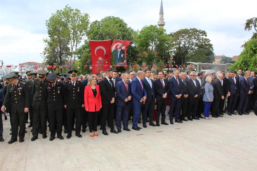 19 Mayıs Atatürk'ü Anma, Gençlik ve Spor Bayramı Çelenk Töreni