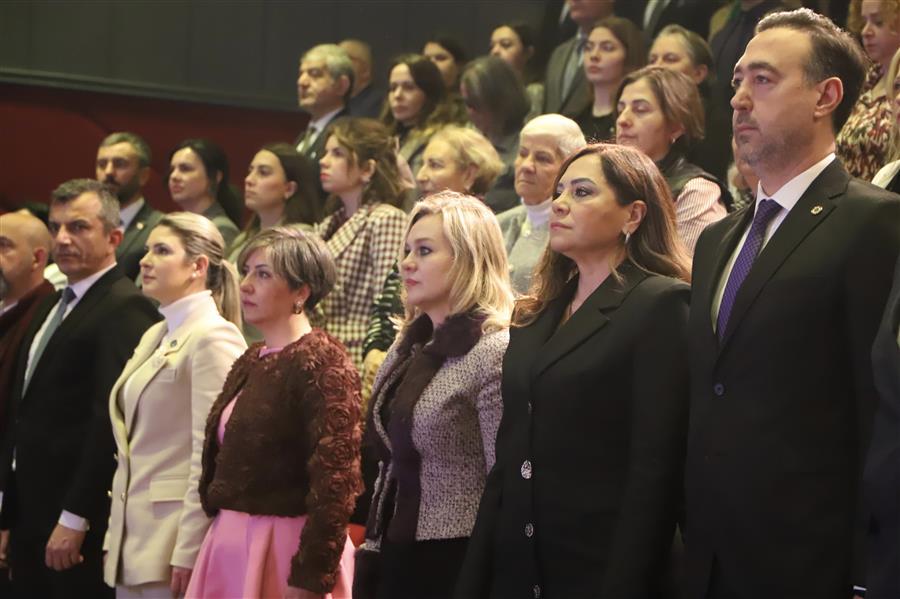 “Hukuk, Politika ve Mücadele” Temalı Kadın Hakları Zirvesi Gerçekleştirildi
