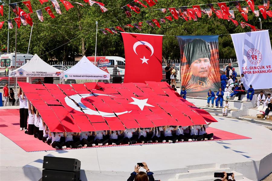 19 Mayıs Atatürk’ü Anma, Gençlik ve Spor Bayramı Çelenk Sunumu ve Kutlama Törenine Katılım Sağlandı